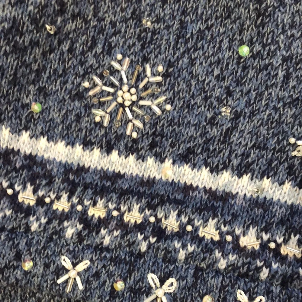 Blue snowflakes beaded fair isle sweater size petite M - Picture 4 of 8